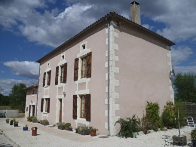EC0828al Renovated 4 Bed "Charentaise'..