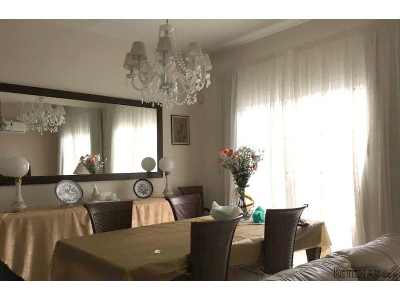 4 bed Townhouse 200m from the beach of..