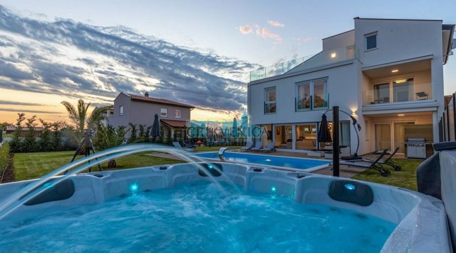 Poreč, okolica - villa sa bazenom