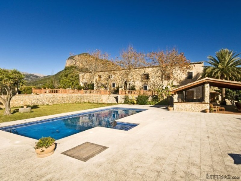Spectacular Historical Mansion From The..