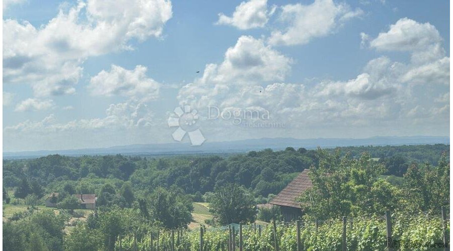 GRAĐEVINSKO ZEMLJIŠTE VUKANOVEC S POGLEDOM - 2