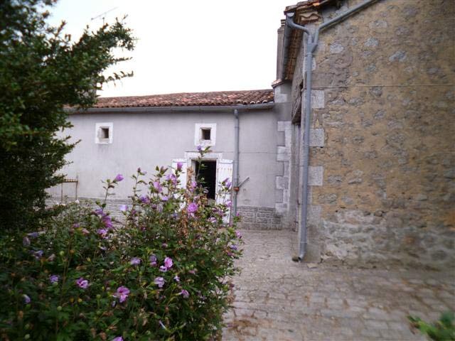 Stone Cottage, Presently Rent Out, Set.. - 2