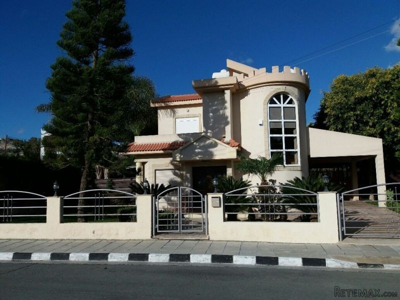 Beautiful 3 bed villa with pool