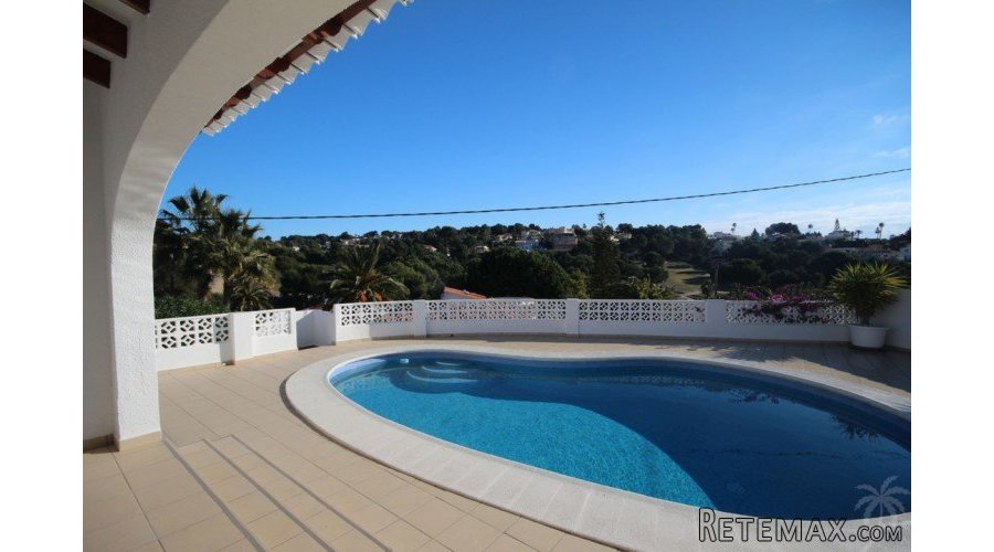 This lovely clean and well maintained villa has all the.. - 2