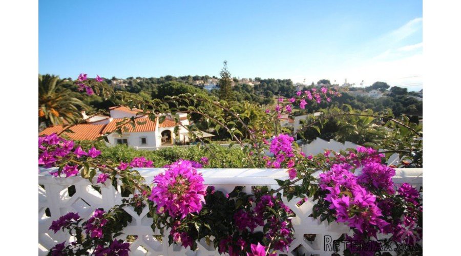 This lovely clean and well maintained villa has all the.. - 3