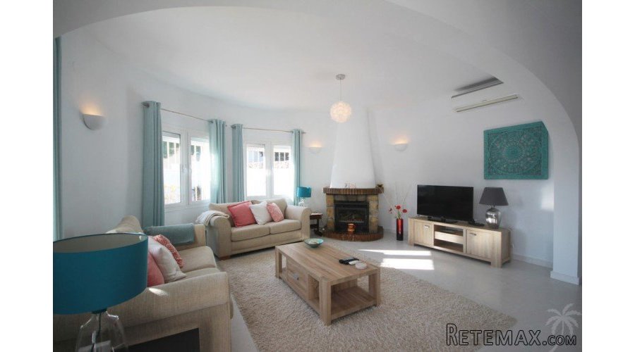 This lovely clean and well maintained villa has all the.. - 4