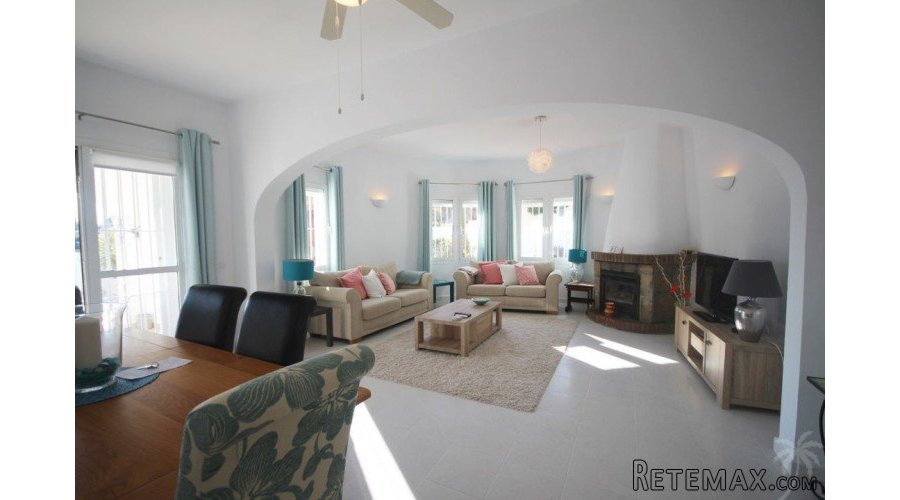 This lovely clean and well maintained villa has all the.. - 6