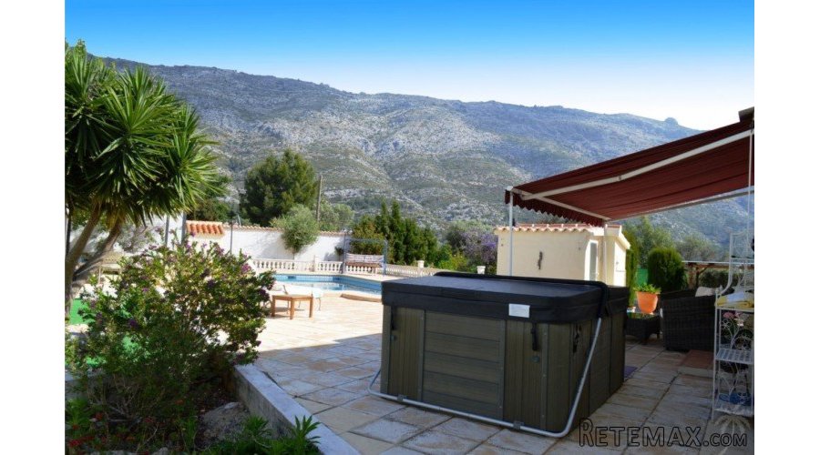 A charming detached villa located on a large flat plot.. - 4
