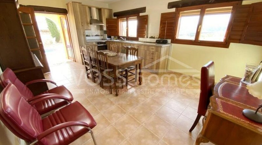 NEW TO VOSS HOMES - A beautifully designed, quality.. - 14