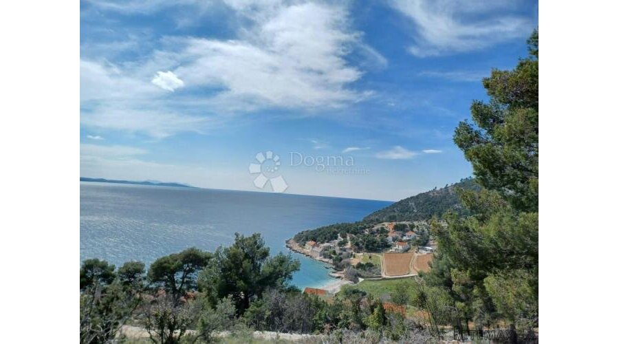 GRAĐEVINSKO ZEMLJIŠTE NA OTOKU BRAČU JUŽNA STRANA 1307M2