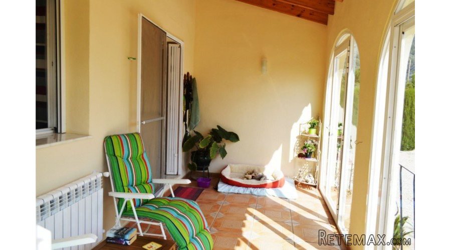A charming detached villa located on a large flat plot.. - 7
