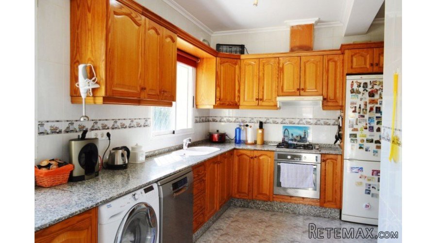 A charming detached villa located on a large flat plot.. - 8