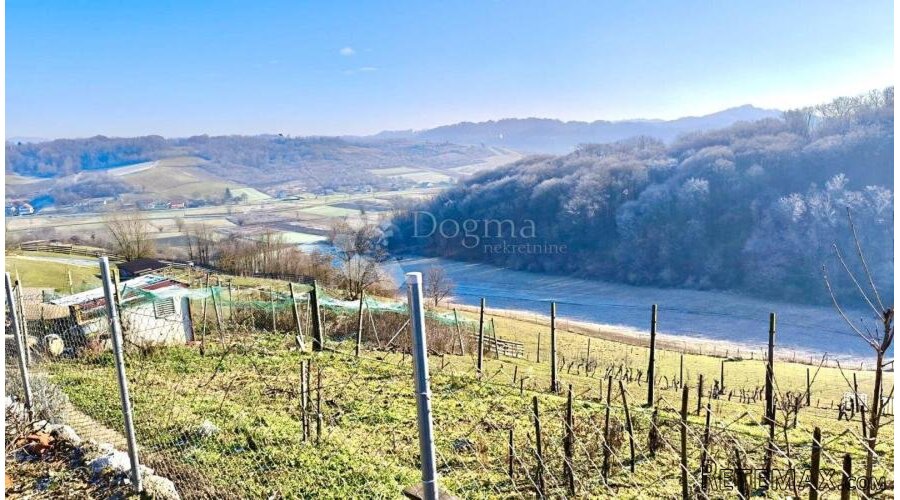 Građevna parcela 7696 m², s kućom i uporabnom dozvolom: pano