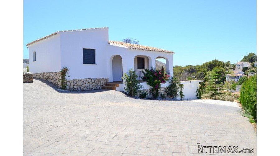 This excellent value property, completely renovated with a.. - 2