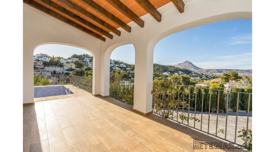 This excellent value property, completely renovated with a.. - 3