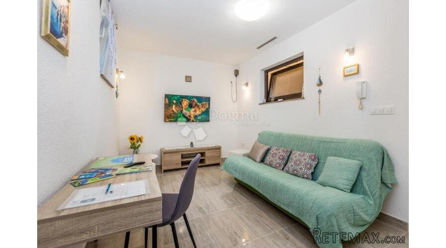 MALINSKA - 2 APARTMANA SA SJENICOM