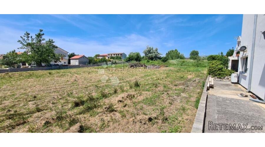 Ljubač prvi red: 3034 m² uz pješčanu plažu - 3