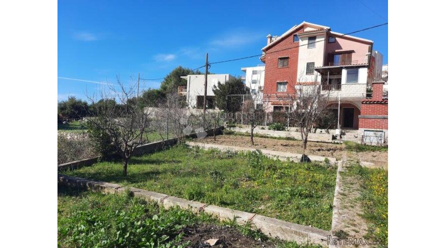 KUĆA PODSTRANA HITNO