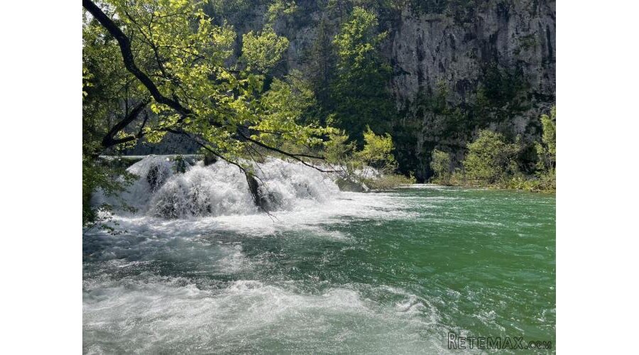 Građevinsko zemljište blizu Plitvičkih jezera