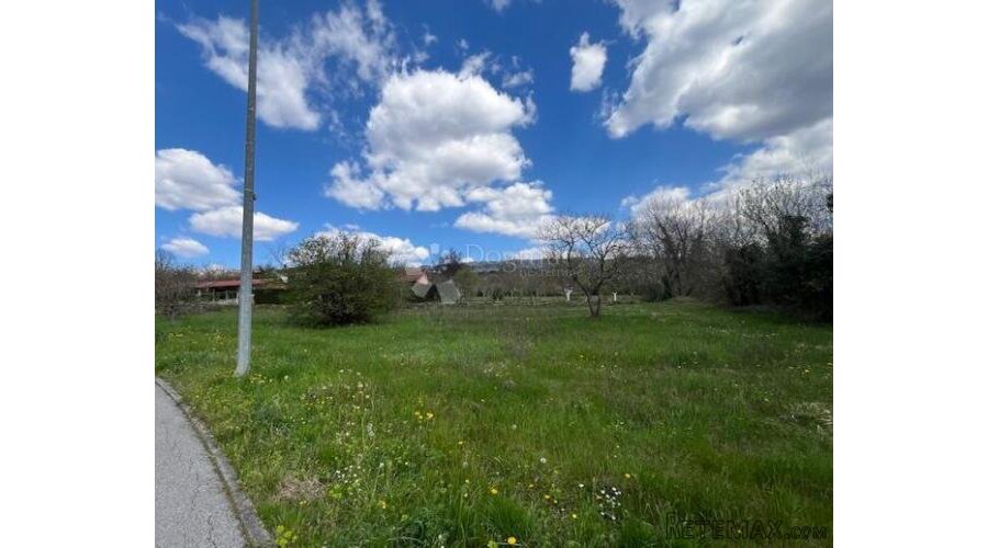 Lijepa parcela u okolici Buzeta