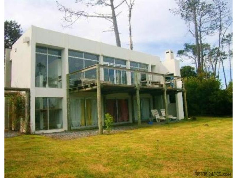 3 Bedroom House - For Rent - Jose..