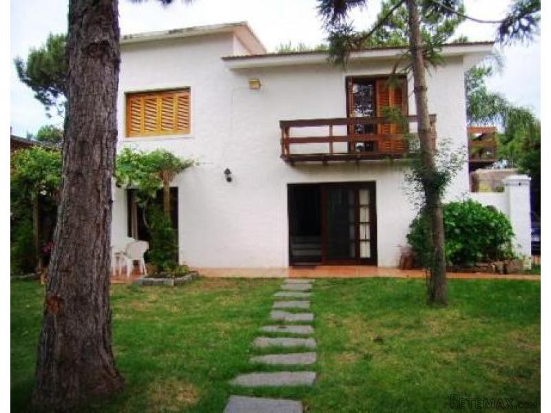 4 Bedroom House - For Rent - Pinares
