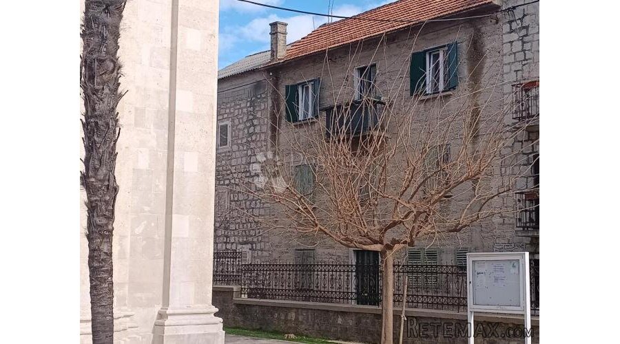 Kuća za adaptaciju Kaštel Lukšić - 2