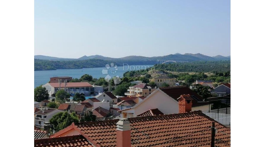 ŠIBENIK, stan u centru sa pogledom na more
