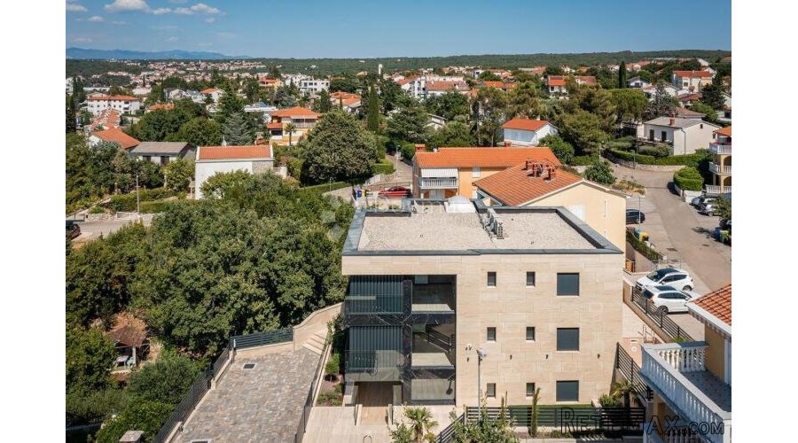 MALINSKA APARTMAN SA BAZENOM 80M OD MORA!