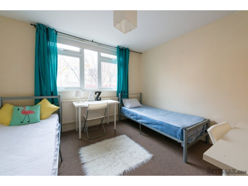 Twin with 2 single bed near Maida Vale..