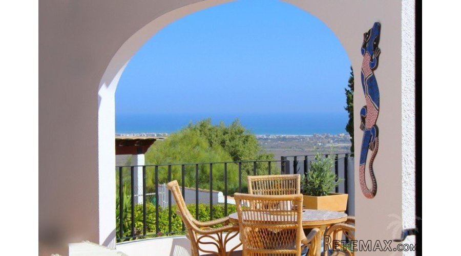 This impressive one level 2 bedroom, 2 bathroom villa is.. - 2