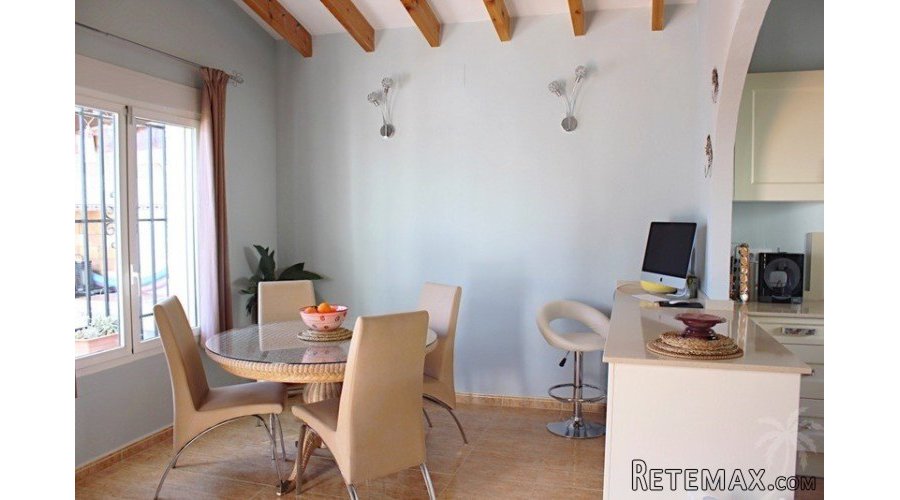 This impressive one level 2 bedroom, 2 bathroom villa is.. - 6