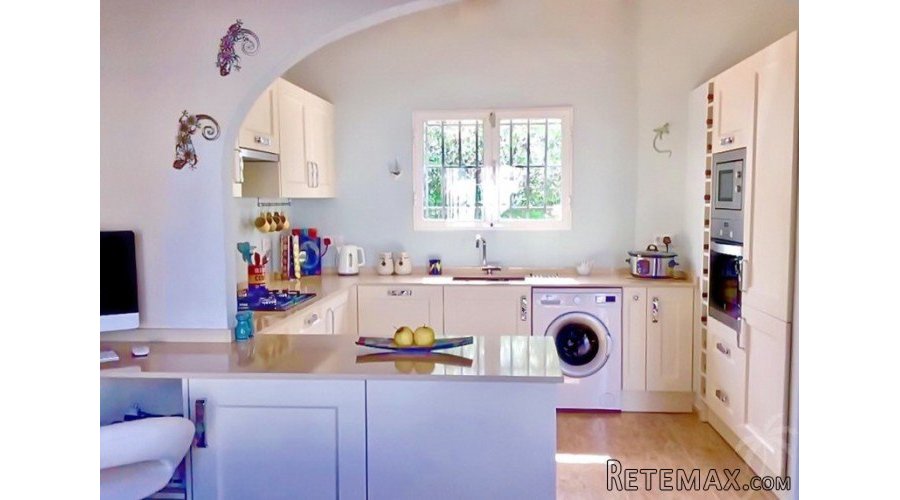 This impressive one level 2 bedroom, 2 bathroom villa is.. - 7