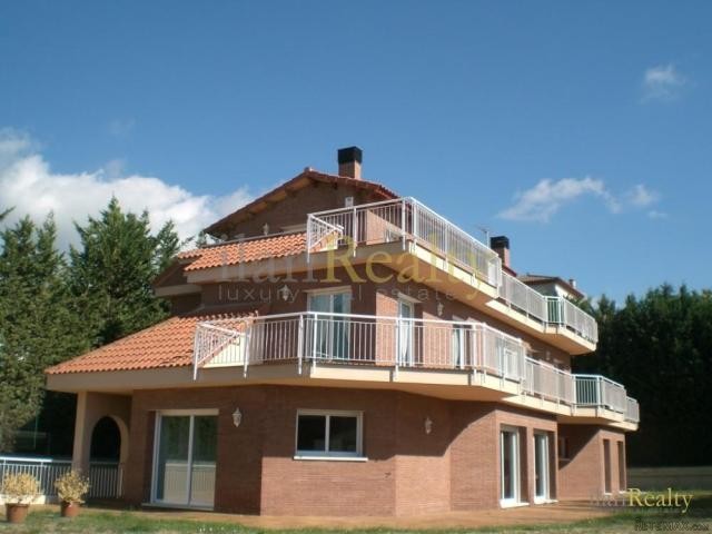 Available for rent, superb three-storey.. - 2