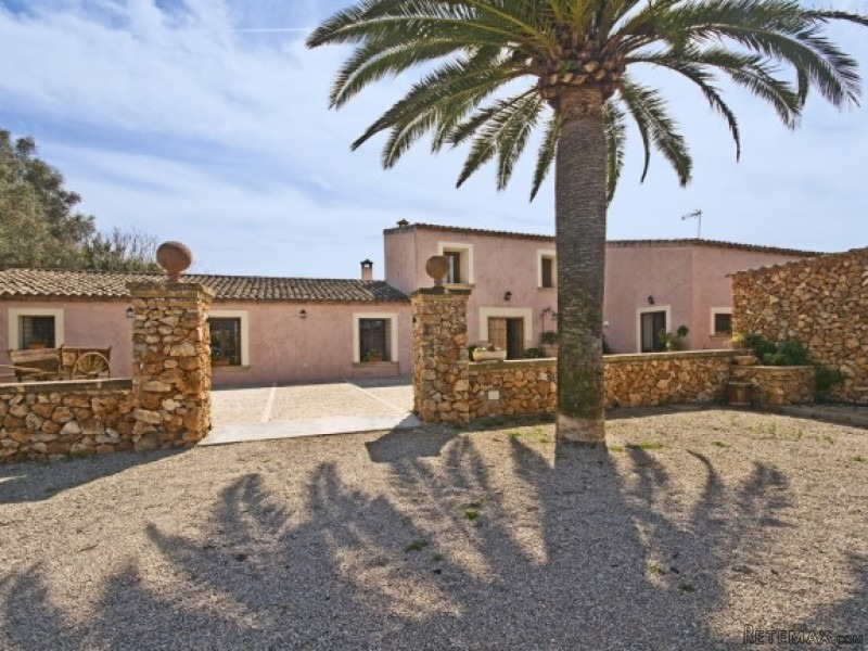 Country Estate With A Lot Of Charm In..