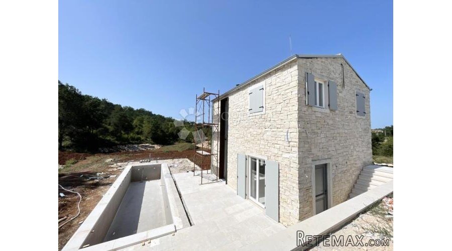 DIZAJNERSKA VILA U POTPUNOJ PRIVATNOSTI
