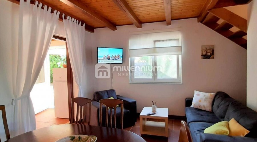 Otok Krk, Krk, 78.23m2, troetažni apartman s okućnicom i b.. - 2