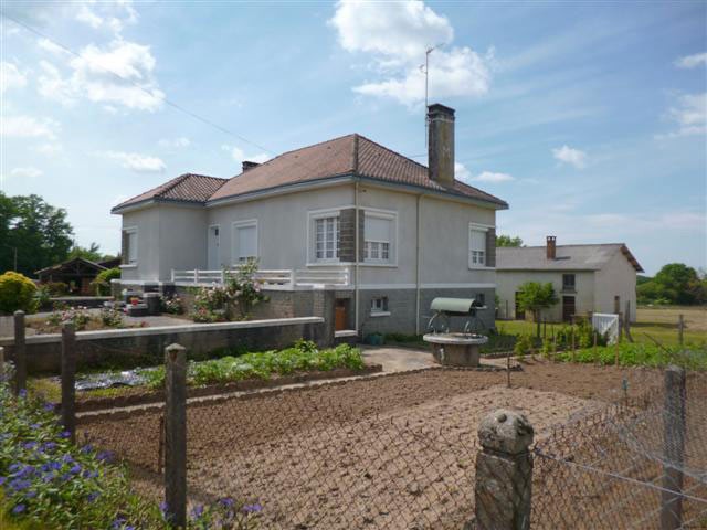 Stone House With Basement And Garage In.. - 2