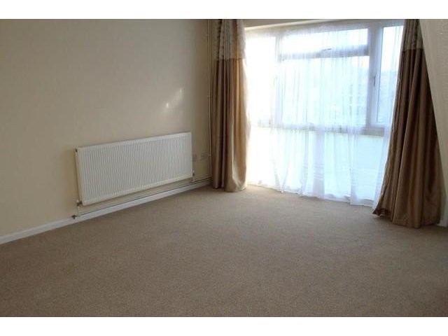 2 bedroom Property For Rent: Potters.. - 2