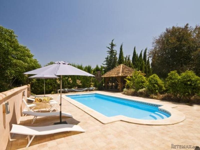 Large Country House With Good Access In..