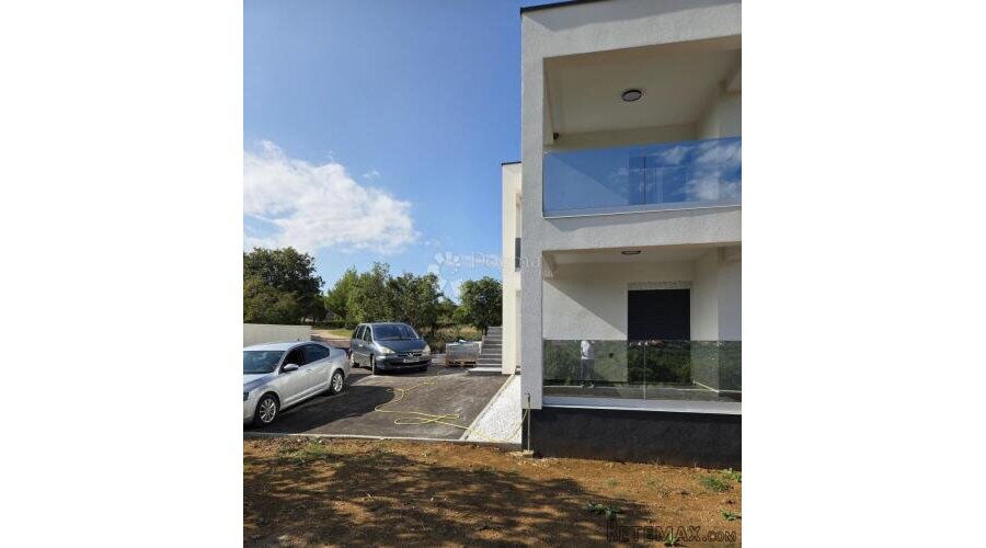 Samostojeća nova vila s dva zasebna stana - novogradnja