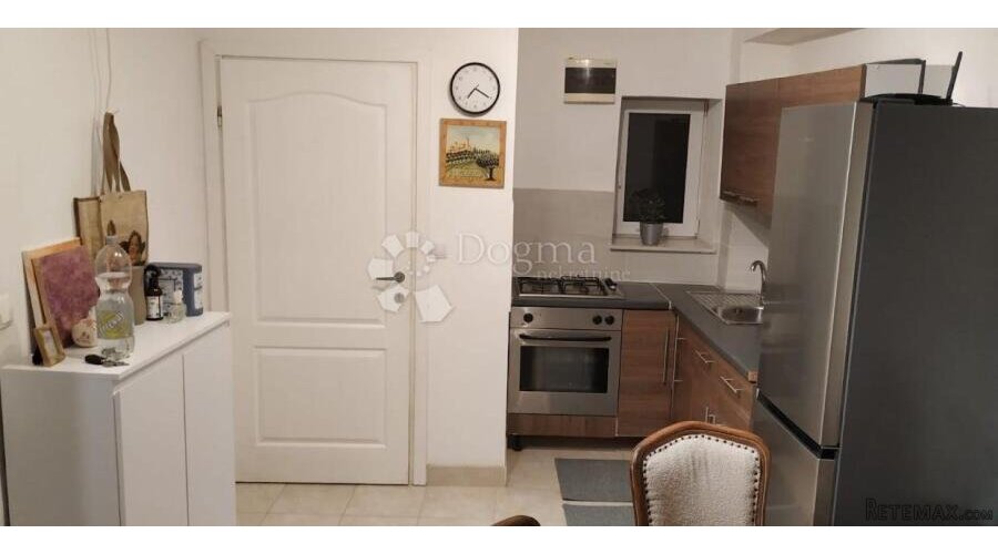 Kuća sa 3 apartmana - 40m od mora! - 2