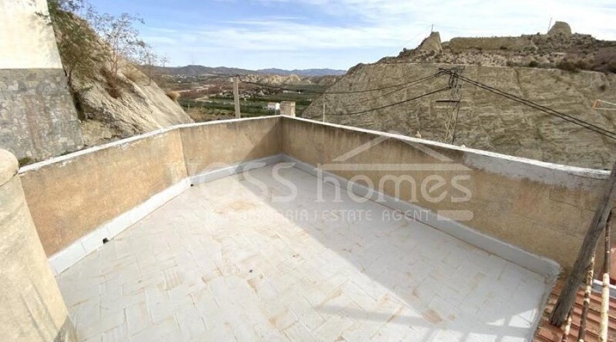 EXCLUSIVE FOR VOSS HOMES - A very interesting, 2 storey.. - 5