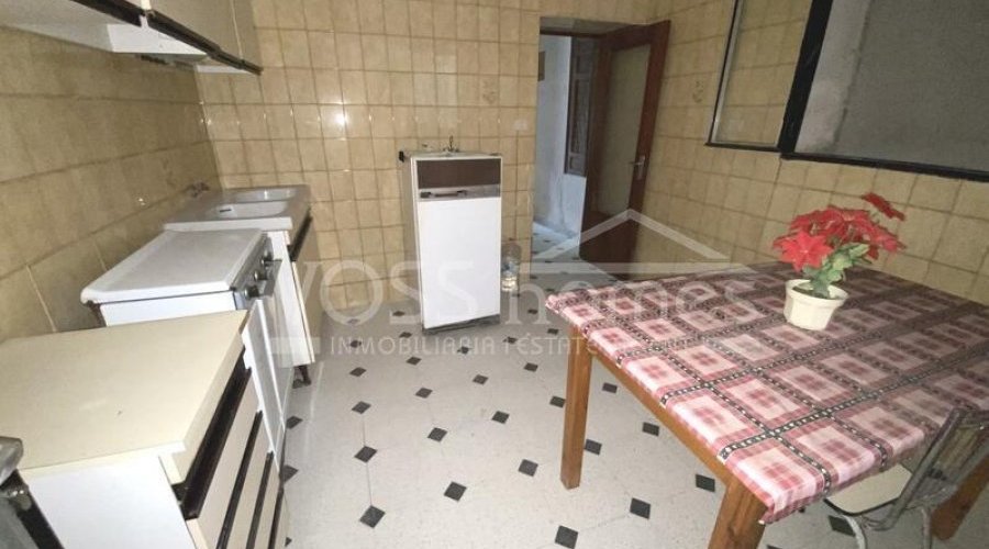 EXCLUSIVE FOR VOSS HOMES - A very interesting, 2 storey.. - 7