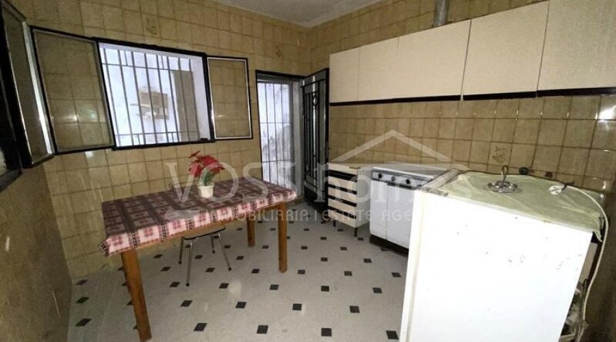 EXCLUSIVE FOR VOSS HOMES - A very interesting, 2 storey.. - 8