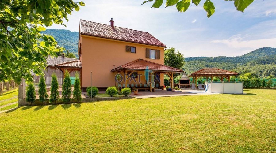 Bjelolasica - kuća na obroncima Bjelolasice