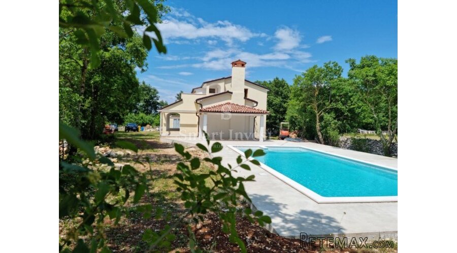 SV. PETAR U ŠUMI, prekrasna vila s bazenom na prostranoj..