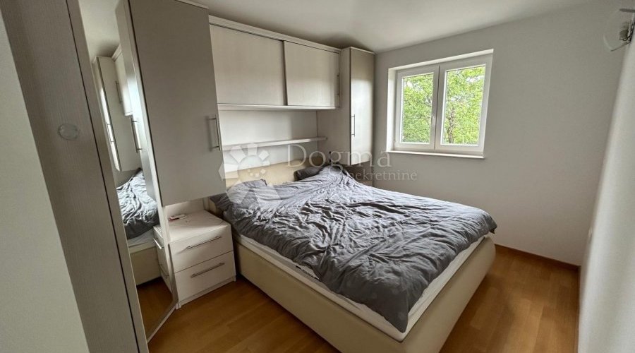 Dvoetažni apartman u mirnom okružju - 7