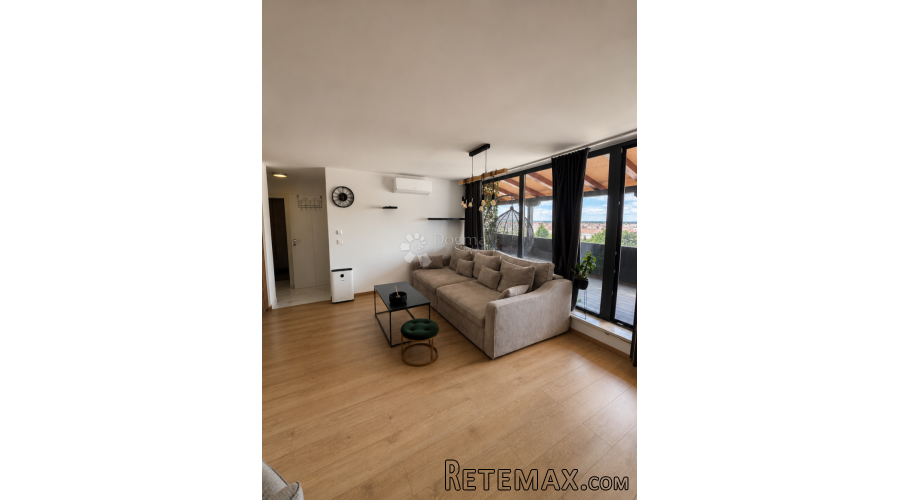 Sunčan stan s prekrasnom lođom - 49.10 + 30 M2 - 2