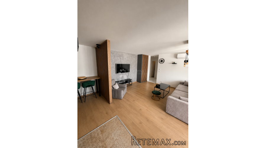Sunčan stan s prekrasnom lođom - 49.10 + 30 M2 - 3